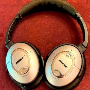 Bose QuietComfort 15 Acoustic Noise Cancelling Headphones (Renewed ear pads)